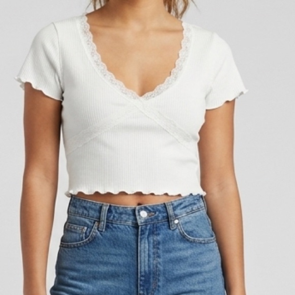 🐚🪼 2/15$ TOPS 🪼🐚 H&m Ribbed Lace Trim V-Neck Crop Top